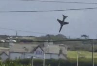 Jet Tempur RAF Jatuh dan Meledak Dekat Permukiman di Anglesey Wales, Dua Pilot Selamat