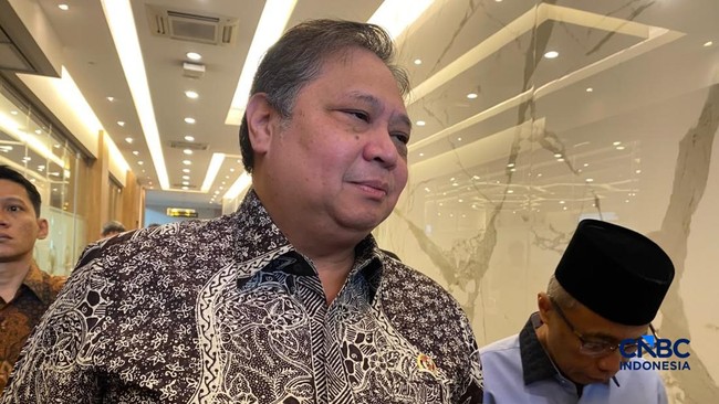 Airlangga Tegaskan Tidak Ada Rencana Pembagian Ponsel Gratis Bansos