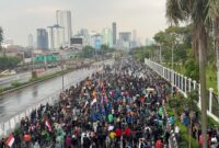 Massa BEM SI Unjuk Rasa di Gedung DPR, Pengendara Diminta Waspadai Jalur Ini